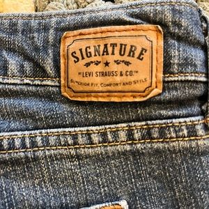 Signature Levi’s straight leg jeans